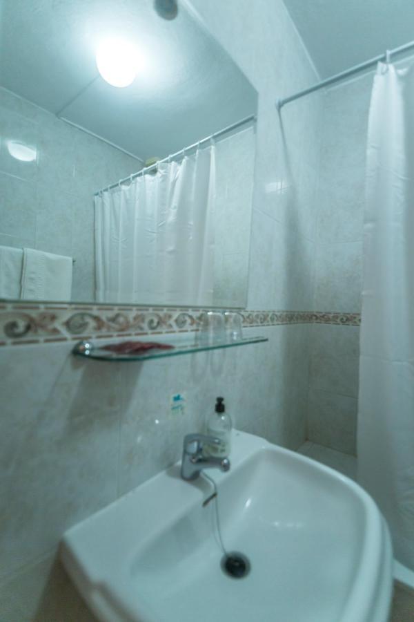 Hostal San Ramon Marbella Buitenkant foto